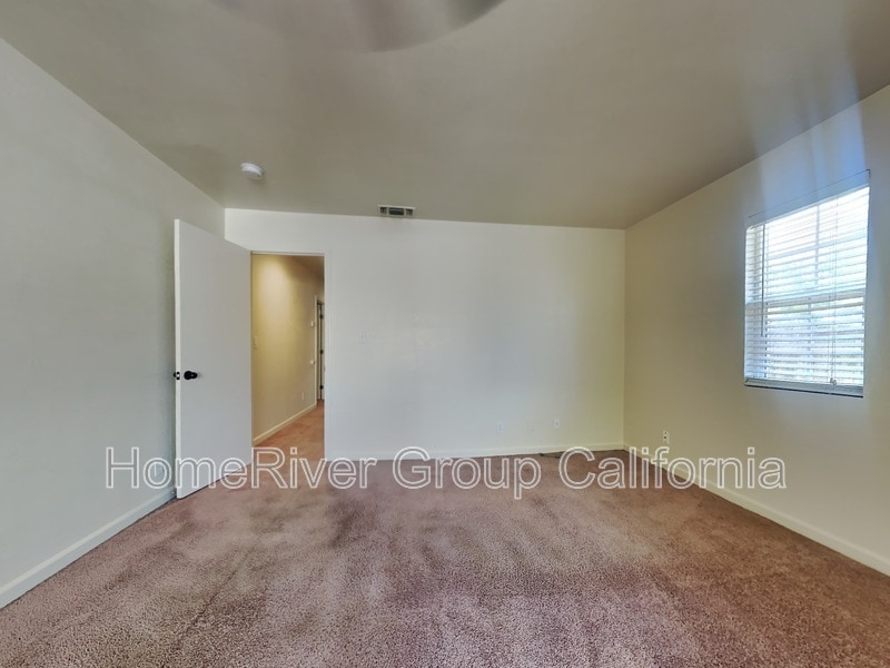 Building Photo - 3887 14th Ave