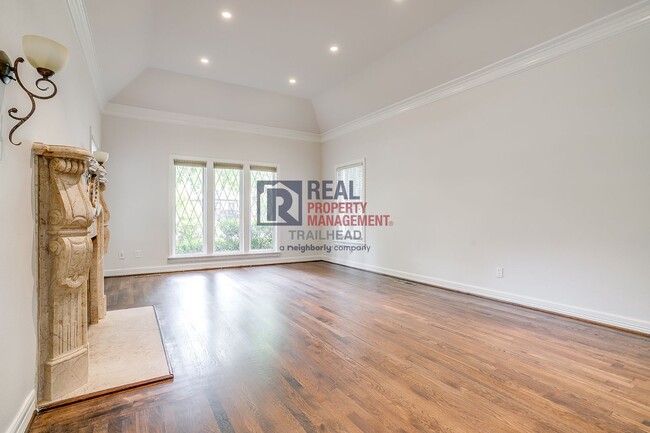 Building Photo - Charming Monticello Townhome – 4 Beds, Updated Kitchen & On-Site Parking