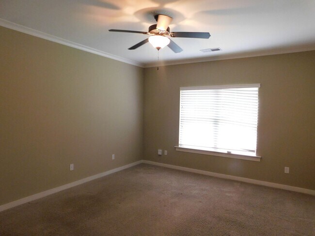 Building Photo - Welcome Home to Luxury Living in Lake Cyrus!