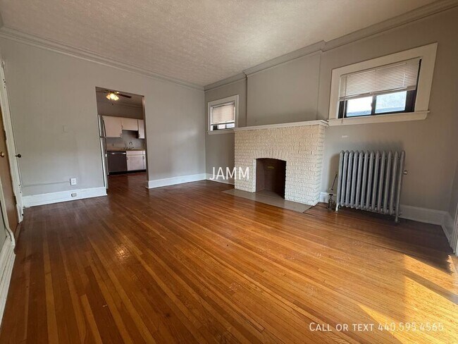 Building Photo - 2773 Hampshire-Unit 5