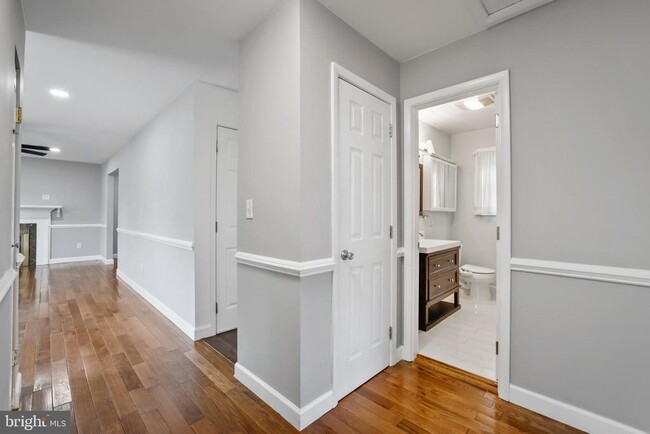 Building Photo - 10802 Blossom Ln