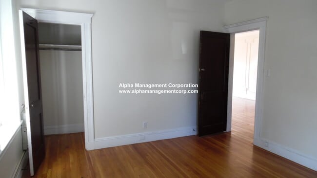 Building Photo - 90 Maple St