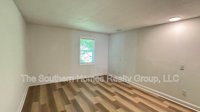 Building Photo - 2520 Sullins Rd