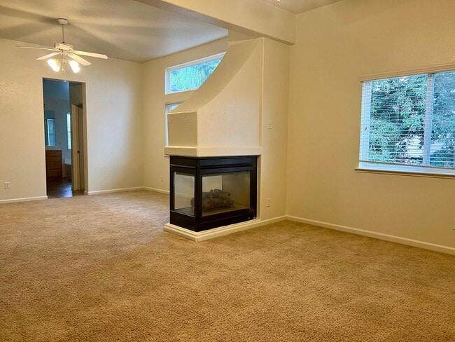 Building Photo - Beautiful and Spacious 5 bed/ 4 bath home ...
