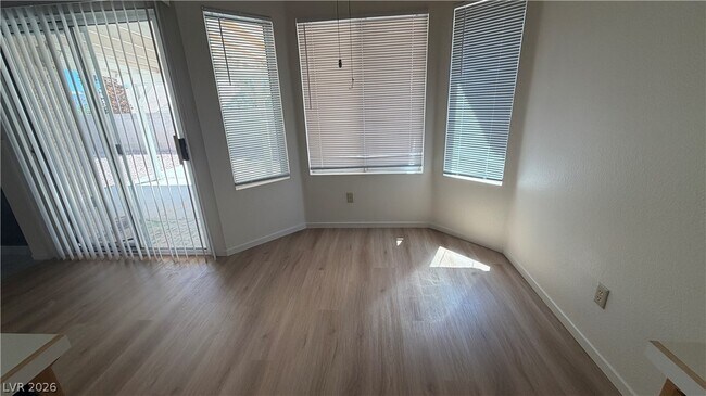 Building Photo - 1328 Maplegrove Cir
