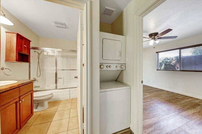 Building Photo - 792 Avocado Ave