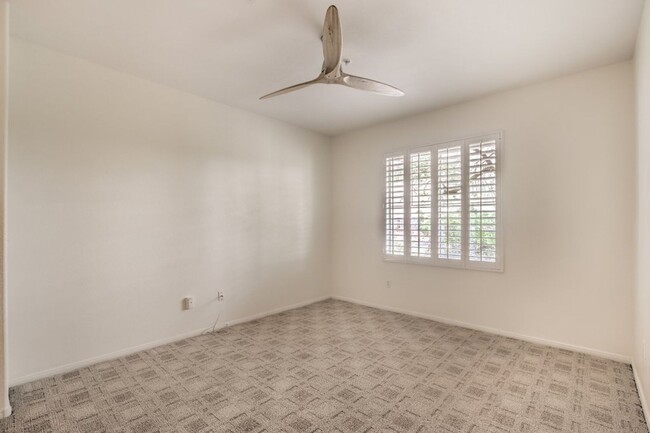 Building Photo - BEAUTIFUL SUMMERLIN CONDO OVERLOOKING THE ...