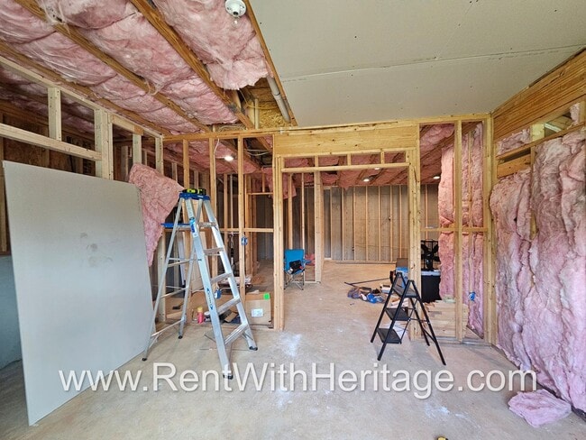 Building Photo - Gorgeous 3 bd / 2 bath / Attention to Deta...