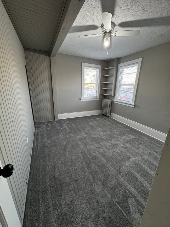 Building Photo - 1488 E Thacker St