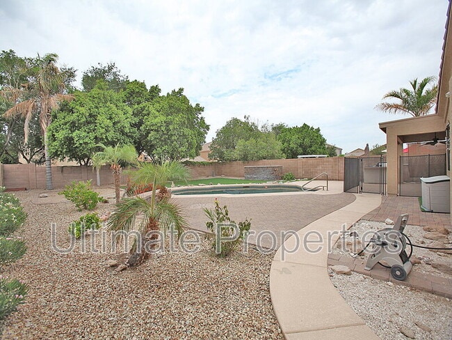 Building Photo - 9229 W Yukon Dr