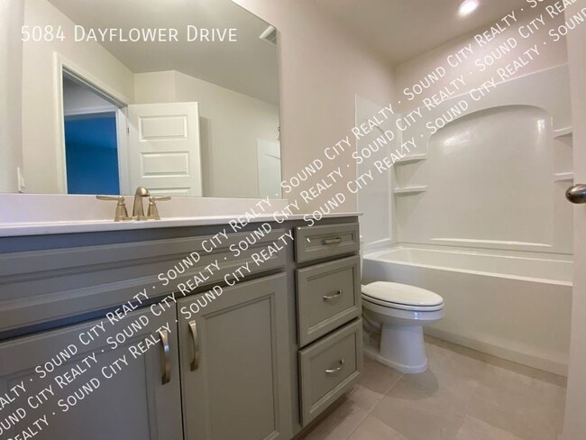 Building Photo - 5084 Dayflower Dr
