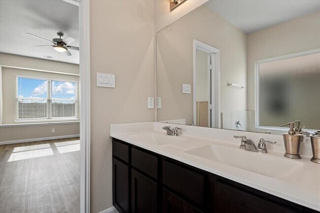 Building Photo - 5639 Brooklyn Rose Dr