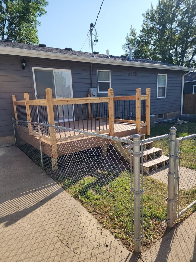 Building Photo - Four bedroom two bathroom house W/ double ...