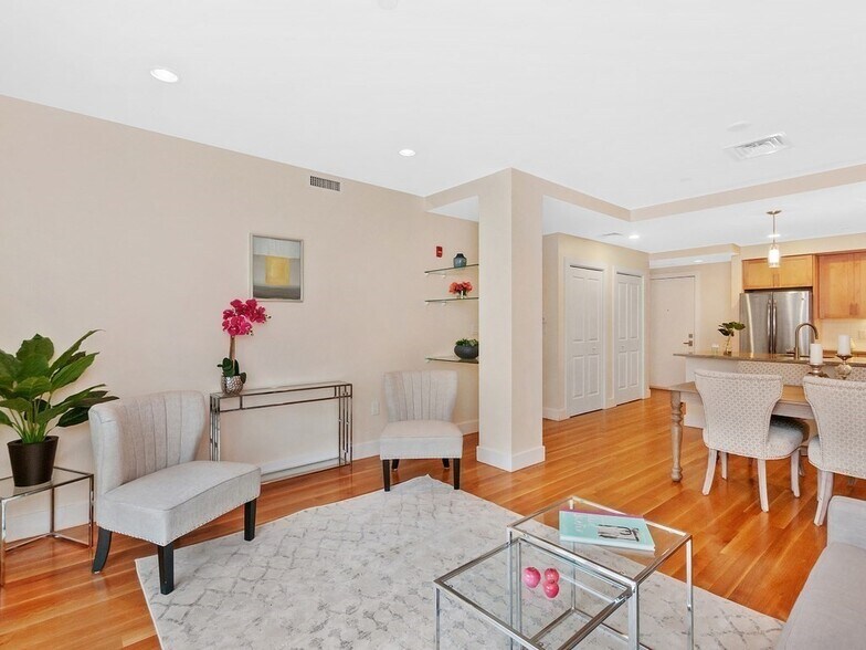 Building Photo - 321 Hammond Pond Pky