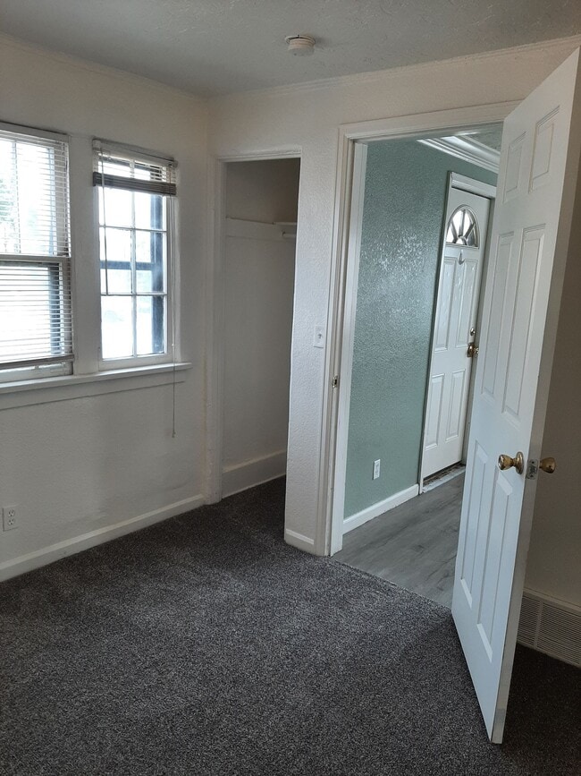 Building Photo - 1017 16th St