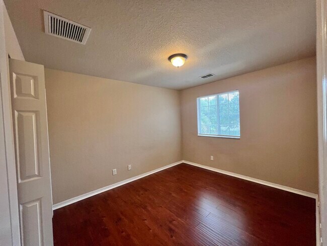 Building Photo - 2552 Marshfield Ct