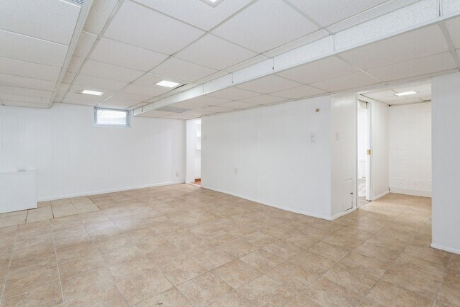 Building Photo - 62 Buff Rd