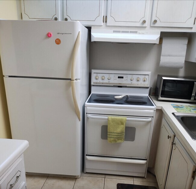 Building Photo - 39 Harwood B