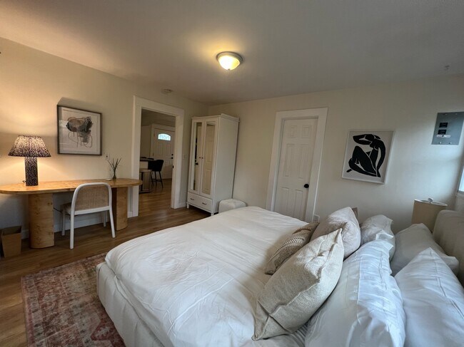 King Bedroom - 2813 2nd Ave