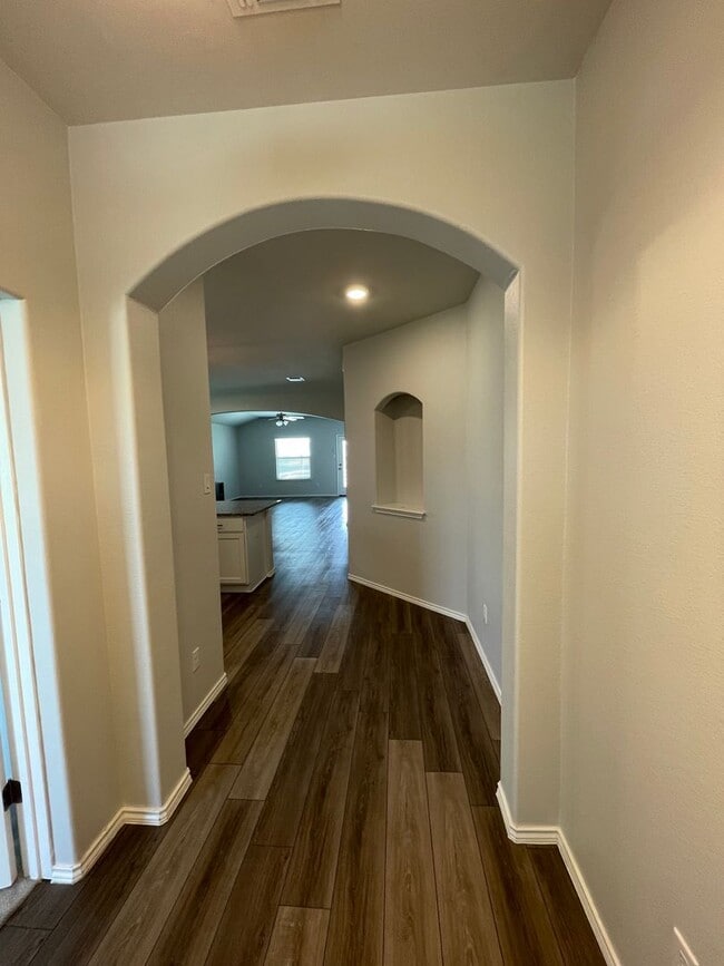 Building Photo - Available Now | Modern Single-Story 3 Bed, 2 Bath | Separate Office/Den | Big Yard | Pet Restrict...