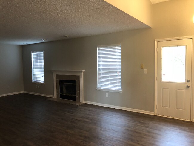 Building Photo - 13098 Sterling Cmns