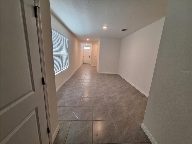 Building Photo - 35735 Sunflower Hl Dr