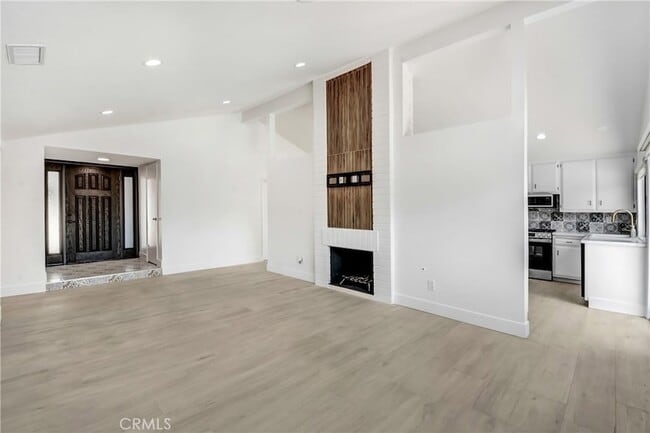 Building Photo - 2551 La Praix St
