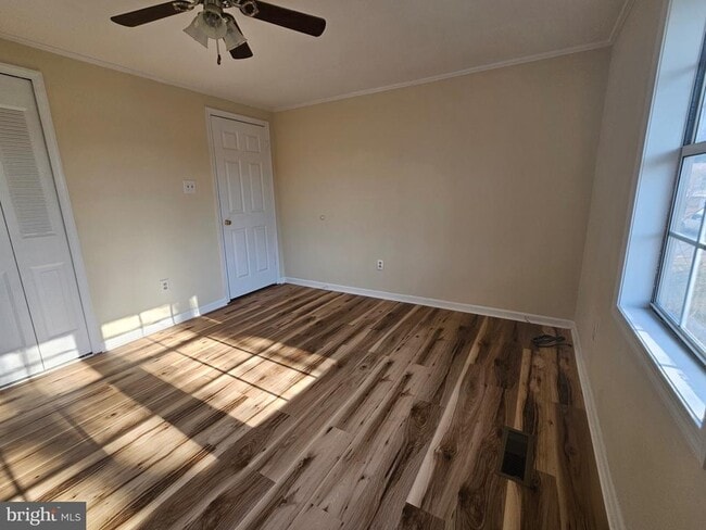 Building Photo - 1819 Picadilly Circus