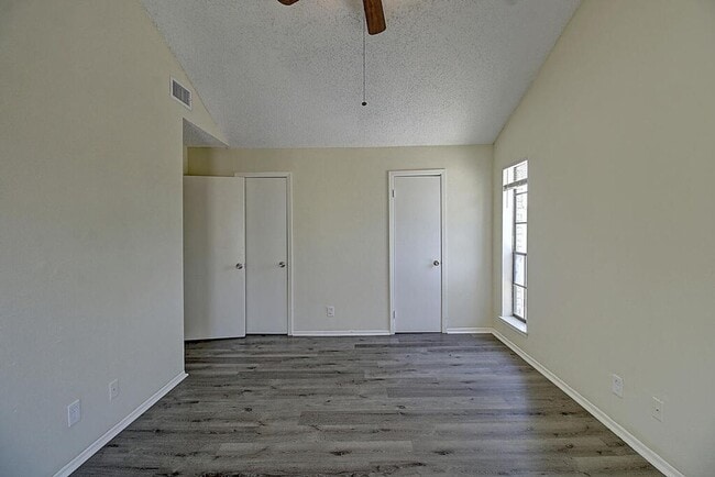 Building Photo - 2314 Capitan Dr