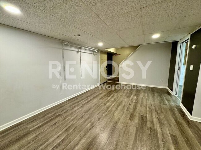 Building Photo - 1308 Landmark Trail S