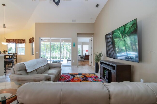 Building Photo - 275 Dahlia Ct