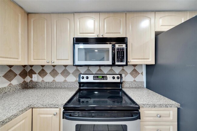 Building Photo - 6301 Newtown Cir