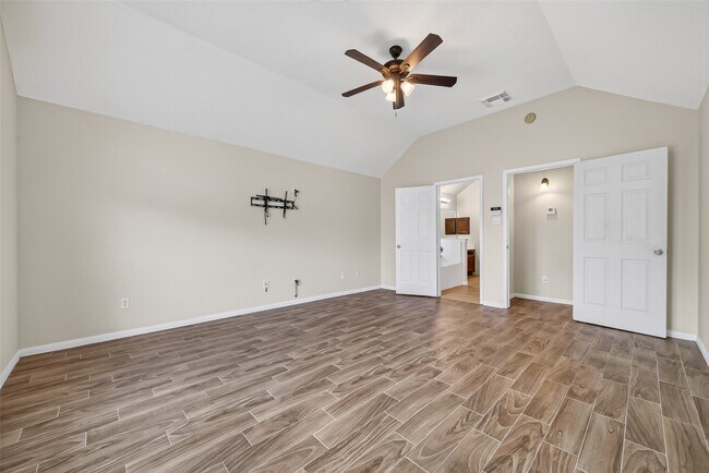 Building Photo - 9127 N Ferndale Pl Dr
