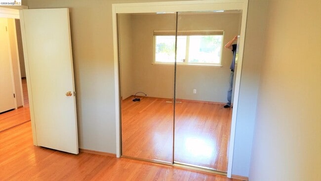 Building Photo - 29 Thorndale Pl
