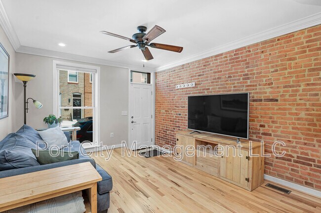 Building Photo - 14 N Streeper St