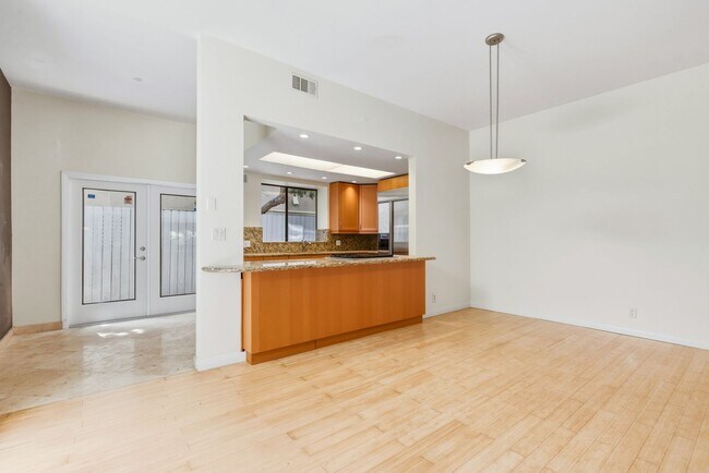 Building Photo - Paradise Condos