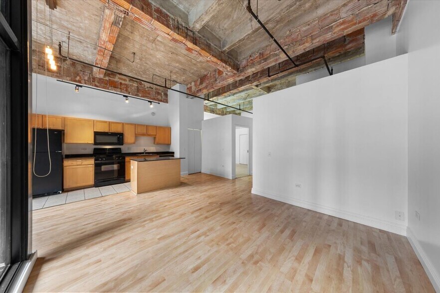 Building Photo - 20 N State St