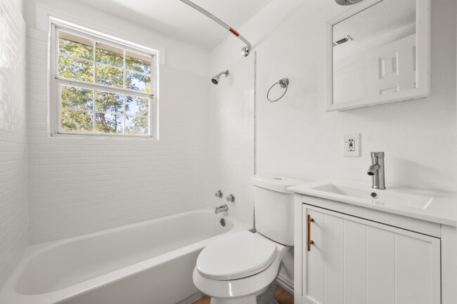 Building Photo - 502 Milam Ave