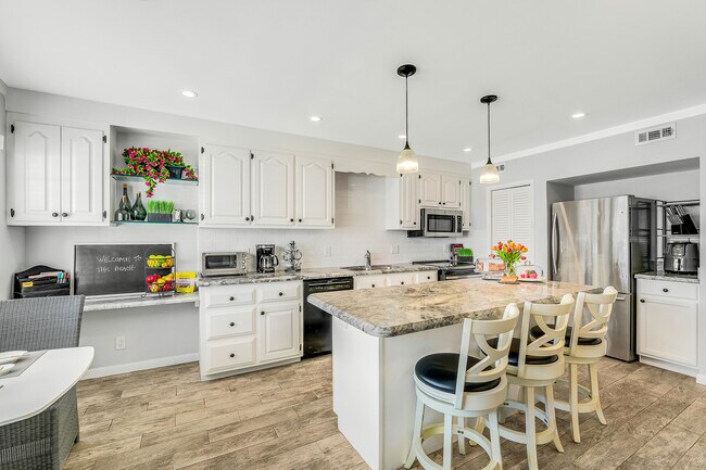 Building Photo - 5505 N Ocean Blvd