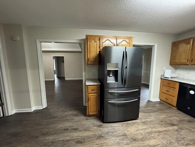 Building Photo - 102 S Gala Ct