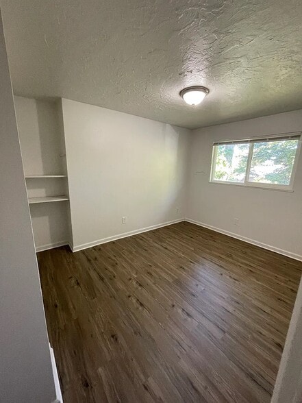 Building Photo - 3380 SE 1st St