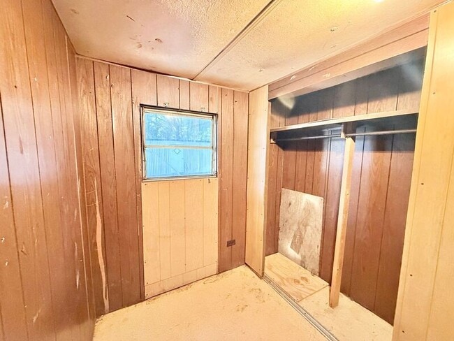 Building Photo - 531 Amber St