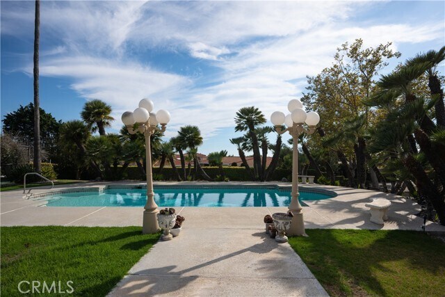 Building Photo - 984 La Cresta Pl