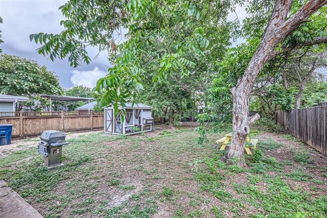 Building Photo - 5314 Aurora Dr