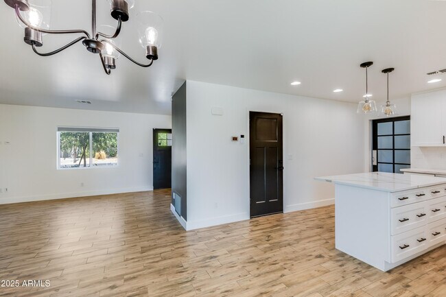 Building Photo - 4427 E Turney Ave