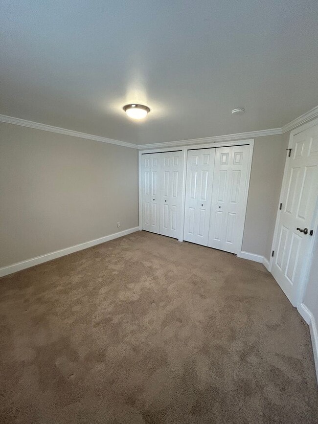 Building Photo - Modern Charm: 2 BR Home with Finished Basement, Pet Friendly, Assigned Parking, and Prime Location!