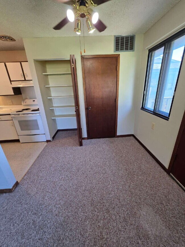 Building Photo - *WINTER MOVE-IN SPECIAL* 1 Bedroom | 1 Bat...