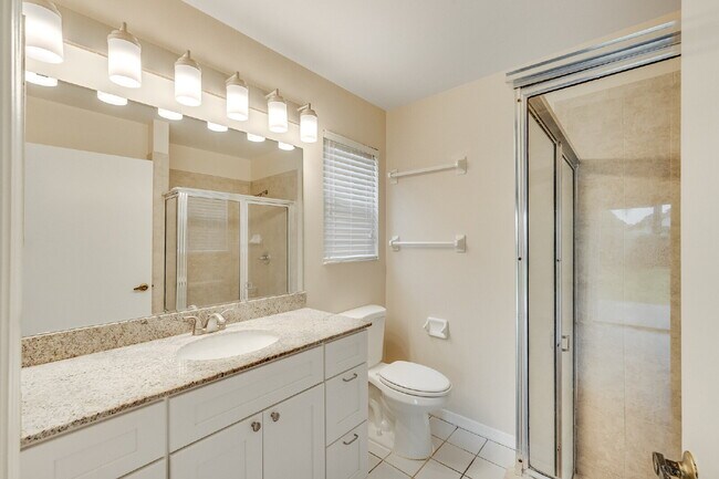 Building Photo - Spacious 3/2 with split plan and large fenced yard!