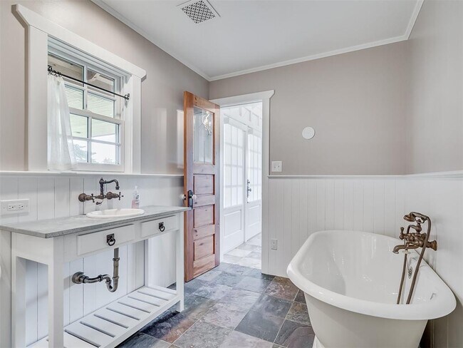 Building Photo - 1516 E Britton Rd