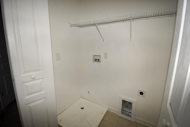 Building Photo - 1077 Woodglen Ln